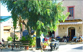 Prines: Village square in front of Taverna Giannikos